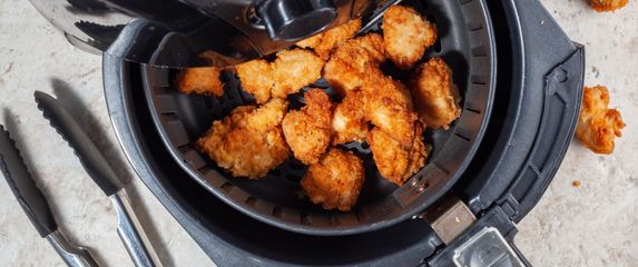 Hrskava piletina iz friteze na vrući zrak