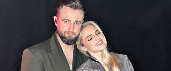 Matija Cvek sa suprugom