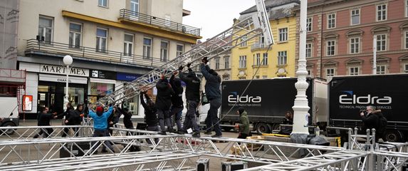 Pripreme na Trgu za doček rukometaša