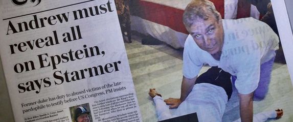 Naslovnica novina o princu Andrewu
