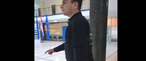 Upao u Gradsko poglavarstvo i pustio na zvučnik pjesmu Čavoglave