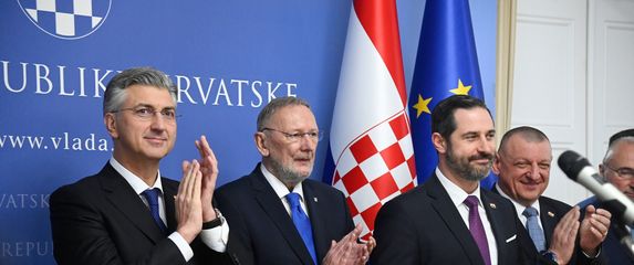Andrej Plenković, Davor Božinović i Tonči Glavina na prijemu rukometaša