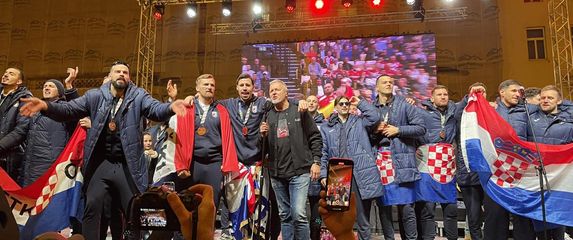 Thompson s rukometašima na Trgu bana Jelačića