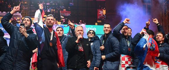 Marko Perković Thompson i rukometaši