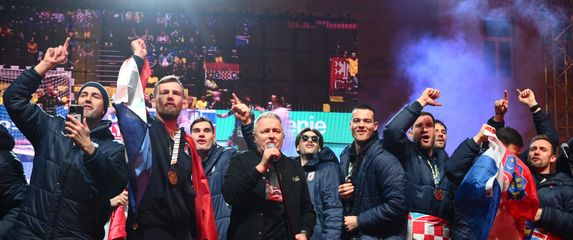 Thompson s rukometašima na Trgu bana Jelačića - 4