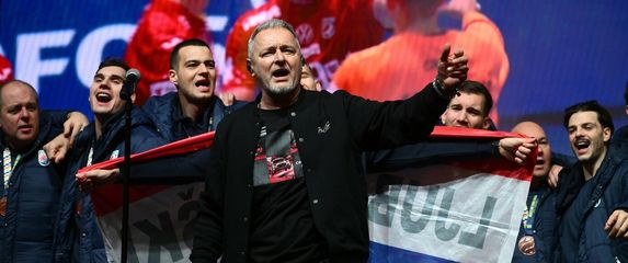 Marko Perković Thompson i rukometaši