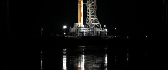 NASA-ina SLS raketa na lansirnoj rampi