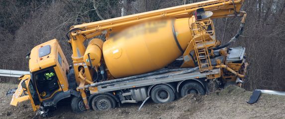 Sudar kamiona i automobila na sjeveru Hrvatske - 1