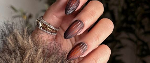 Iced coffee nokti hit su koji izgleda sjajno