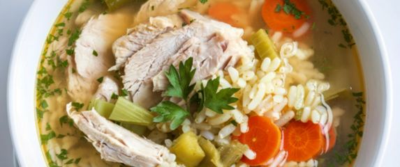 Pileća juha s rižom