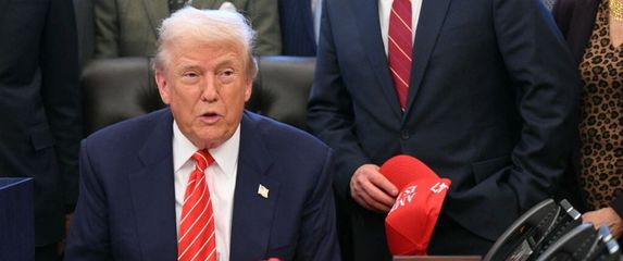 Donald Trump u Ovalnom uredu