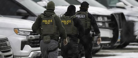 Agenti ICE-a