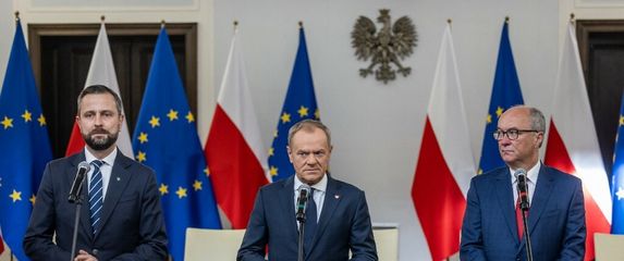 Donald Tusk (u sredini) i Włodzimierz Czarzasty (desno)