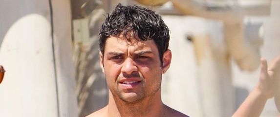 Noah Centineo - 2