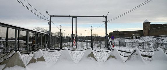 Protutenkovske barijere u Narvi