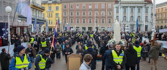 Molitelji na Trgu - 2