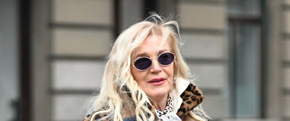 Dama iz Zagreba u veselim trapericama