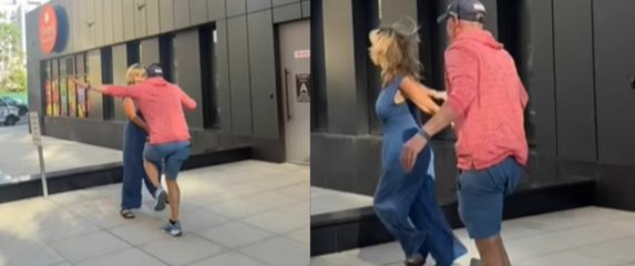 Roditelji koji plešu nasred ulice