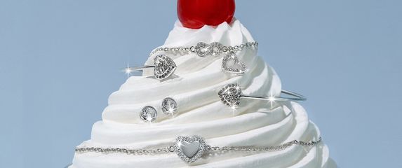 Volimo ga slaviti iako je klišej: Zašto ne možete pogriješiti s ovim komadima nakita za Valentinovo