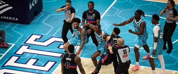 Tučnjava na Charlotte - Detroit