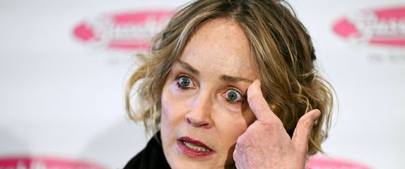 Sharon Stone u čupavom odijelu - 8
