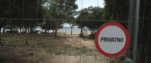 Sporna gradnja na Pagu