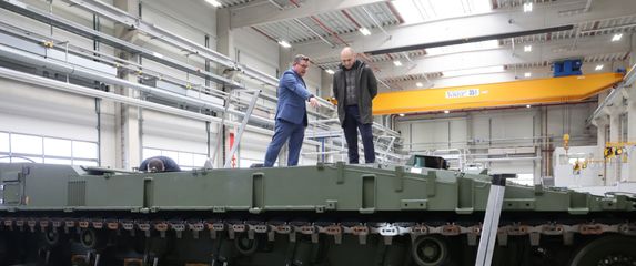 Anušiću predstavljene sposobnosti tenkova Leopard 2A8 - 1