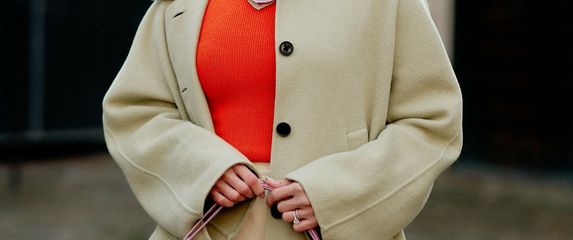 Bandane su trend koji će obilježiti 2026., a divno izgledaju uz pletivo