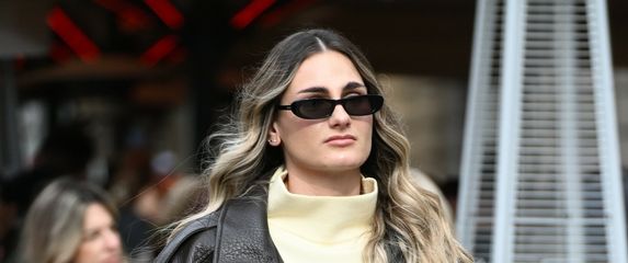 Izdanje sa špice u širokih hlačama