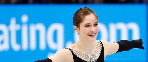 Isabeau Levito kao Audrey Hepburn na ledu