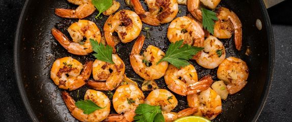 Kozice, češnjak i citrusno voće su sjajna kombinacija