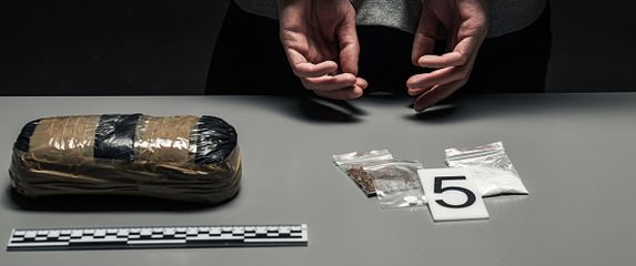 Uhićenje zbog droge, ilustracija