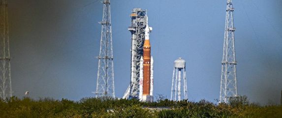 NASA-ina SLS raketa na lansirnoj rampi