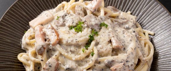 Tjestenina s gljivama i slaninom