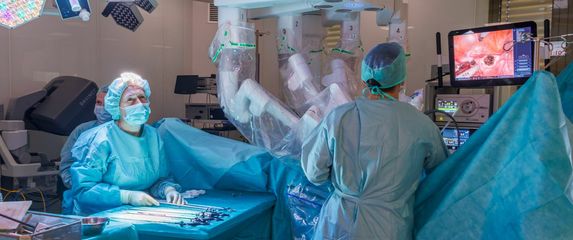 Robot Da Vinci tijekom operacije