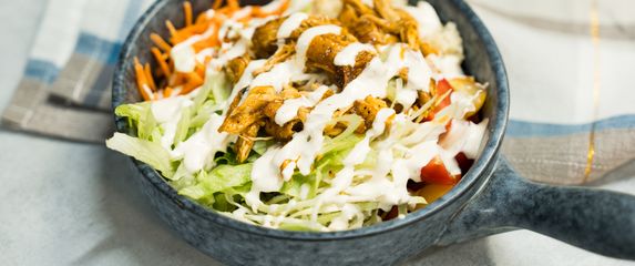 Dimljena trgana piletina