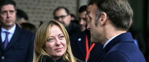 Emmanuel Macron i Giorgia Meloni