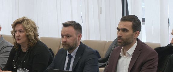 Sindikati javnih i državnih službi i dalje nezadovoljni - 2