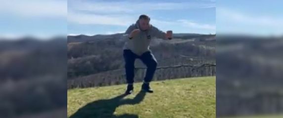 Milorad Dodik vježba