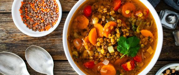 Varivo od leće i povrća