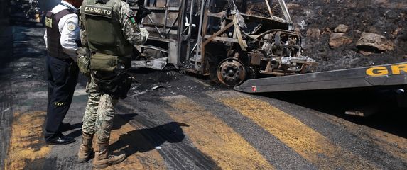 Zapaljeno vozilo nakon smrti vođe kartela El Mencha