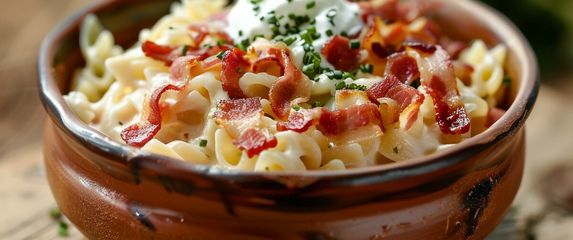 Tjestenina sa sirom i slaninom