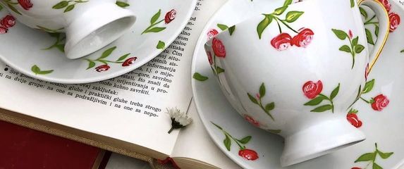 Brend Porcelanija ima prelijepo oslikane šalice i ostalo posuđe - 4