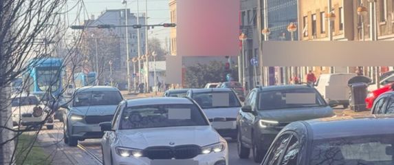 Vožnja žutom trakom