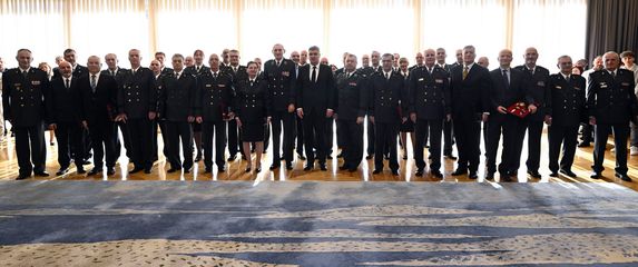 Zoran Milanović s časnicima