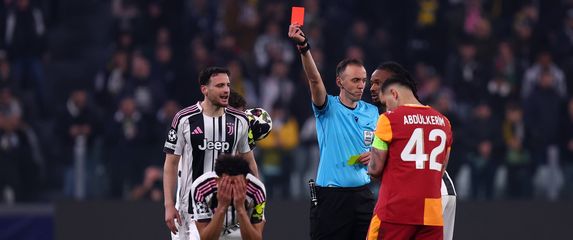 Crveni karton za Llyoda Kellyja