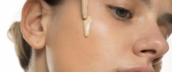 Tonirani serumi spajaju njegu kože i prekrivanje