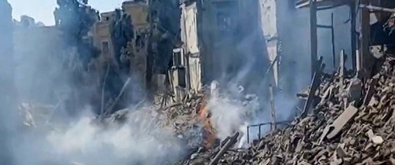 SAD i Izrael napali Iran