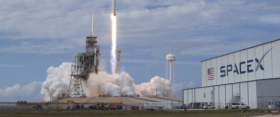 Falcon 9 (Foto: AFP)