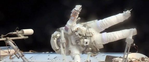 Astronaut Jack Fischer izvan ISS-a (Foto: Handout / NASA TV / AFP )